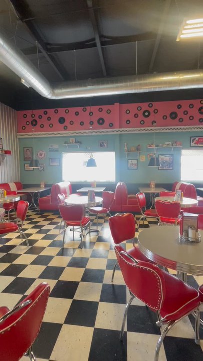 Elsie's Diner - Diners Near Me - Owen Sound, Ontario