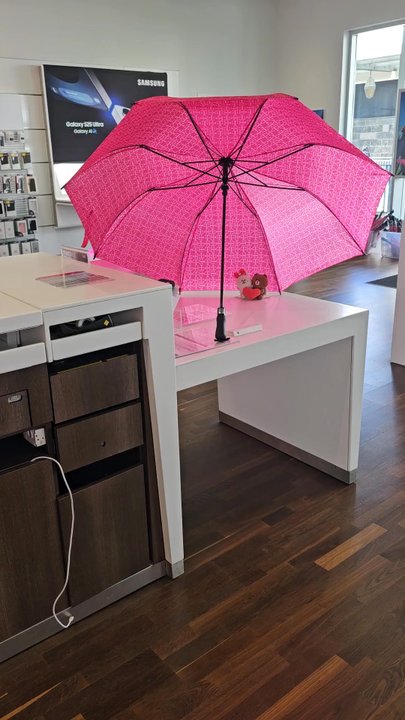 T-Mobile Experience Store - We luv it! - Mobile Phones Near Me - Honolulu, Hawaii
