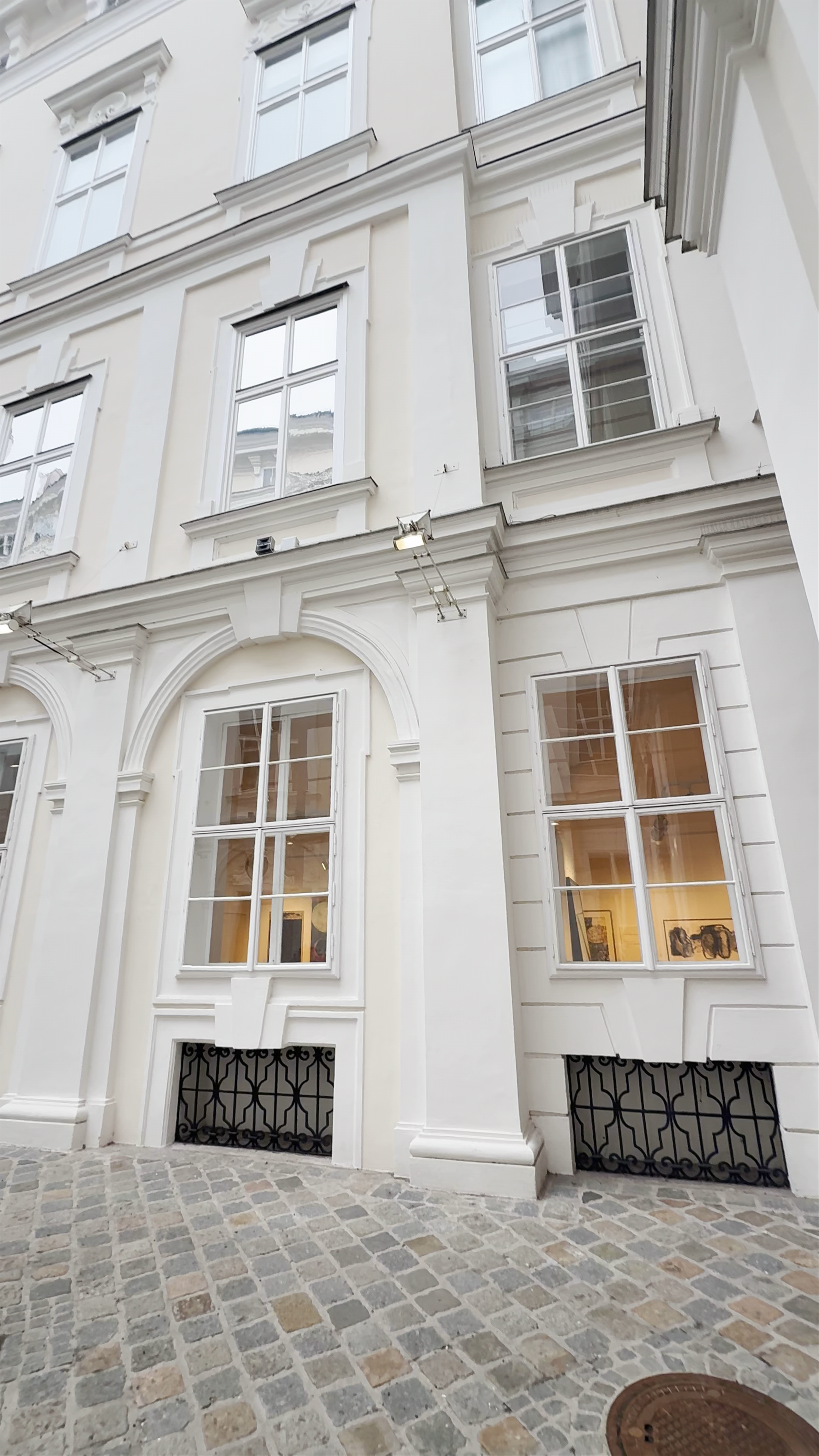 Palais Daun-Kinsky: Elegant Courtyard Walk Through Vienna's Historic Beauty
