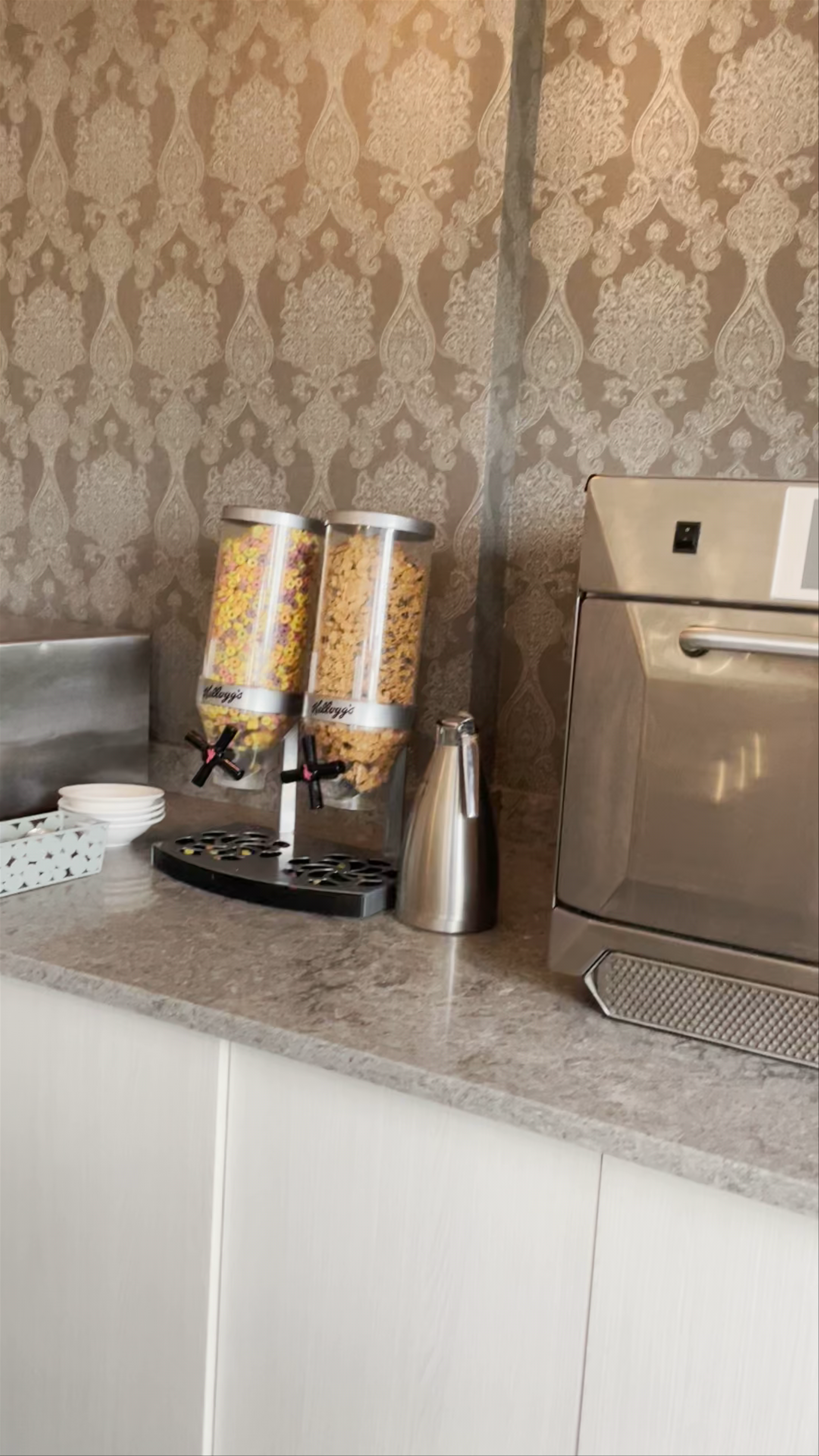 Chateau Moncton Hotel & Suites: Cozy Casual Breakfast Buffet in New Brunswick