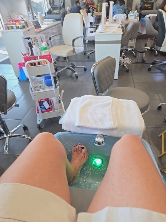 Lavish Nails Spa - Best Pedicures. walk in welcome! - Waxing Near Me - Wailuku, Hawaii