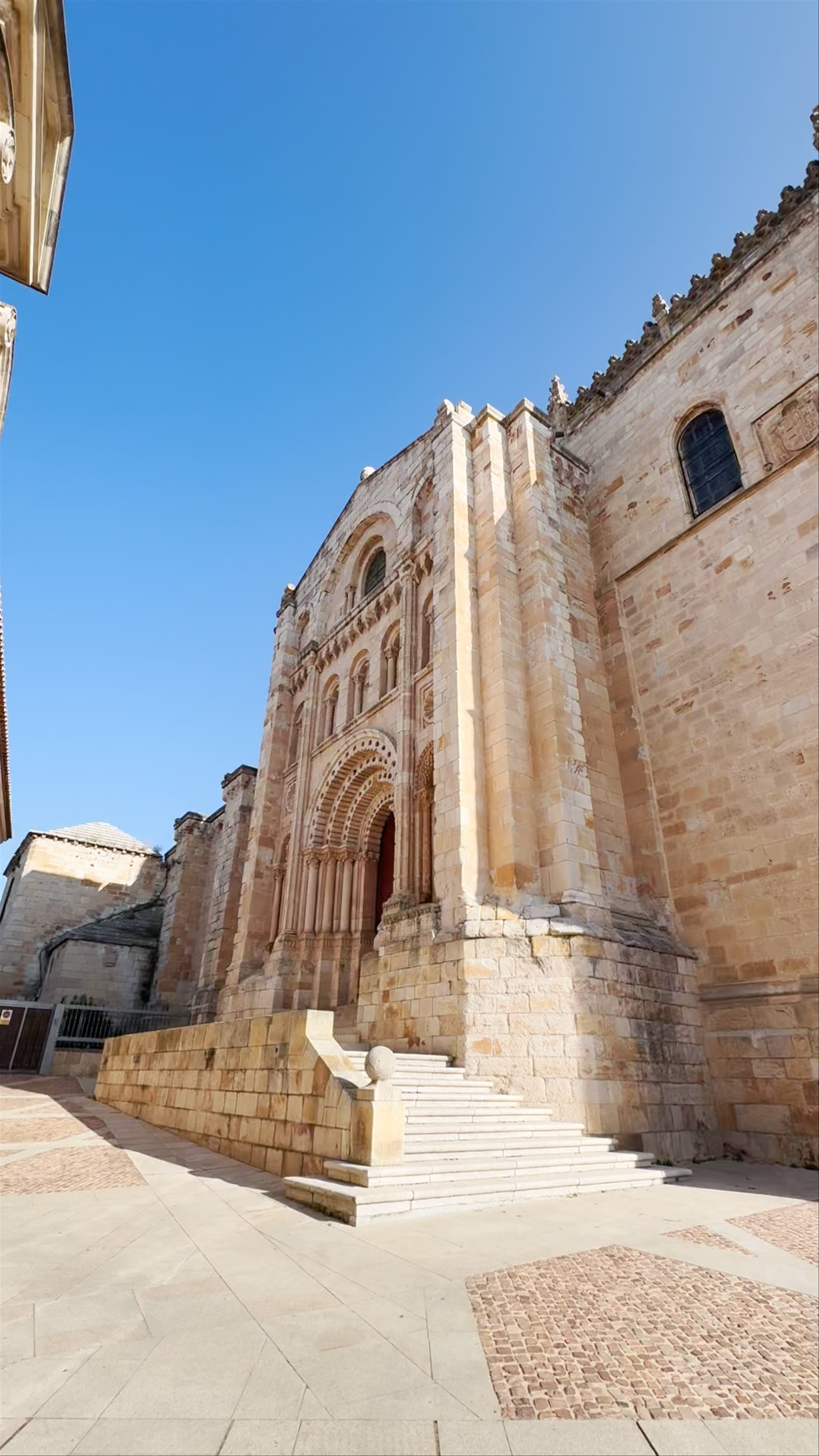Portada del Obispo de la Catedral de Zamora