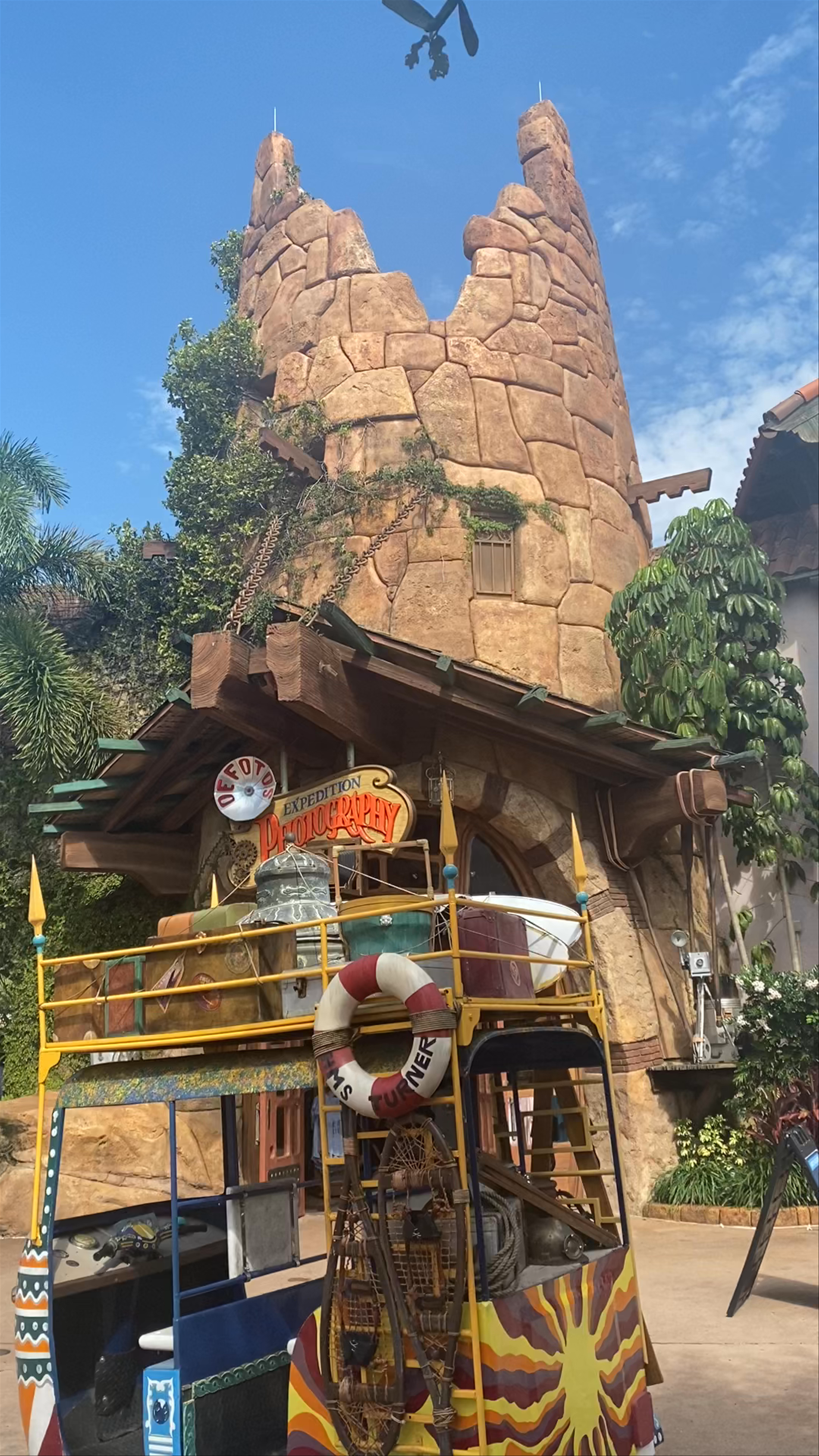 Universal CityWalk Orlando: Vibrant Theme Park Entrance Experience