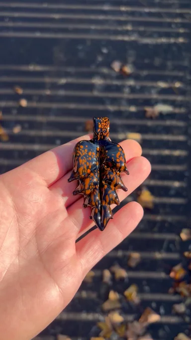 Preview pic of Halloween leaf pendant