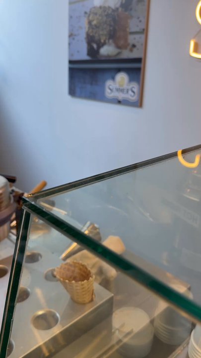 Summer's Ice Cream - Inside - Ice Cream & Frozen Yogurt Near Me - Toronto, Ontario