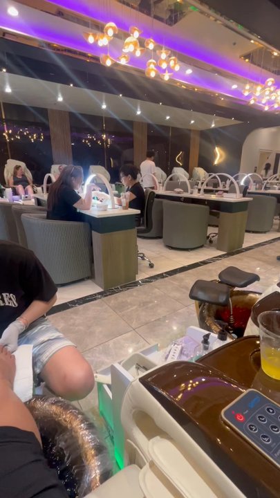 Julie's Nails & Spa - I can see why it's empty. Customer service and work are horrible - Nail Salons Near Me - Beaverton, Oregon