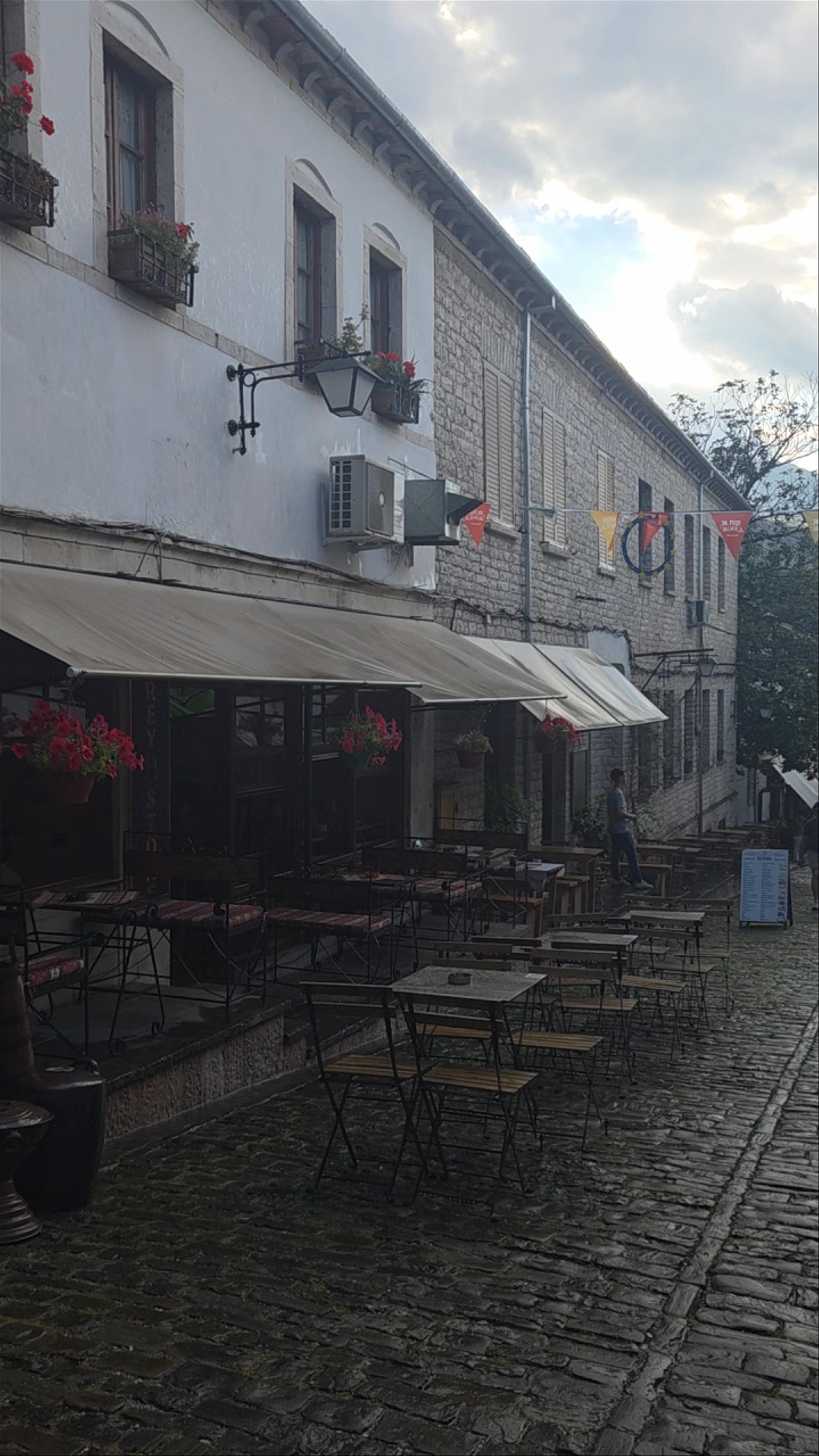 Qafa e Pazarit (Bazaar)
