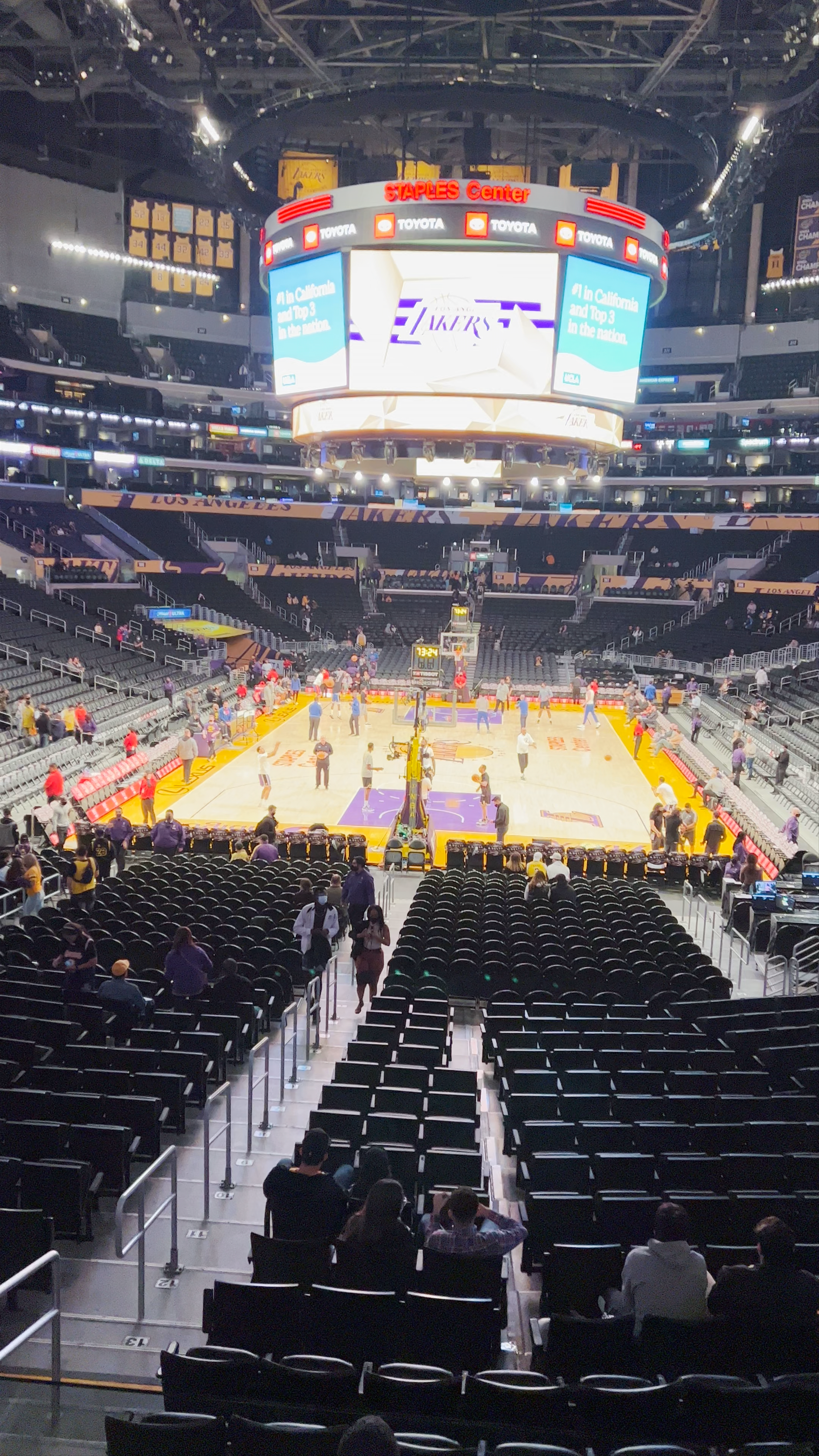Staples Center: Iconic Basketball Arena Experience in Los Angeles