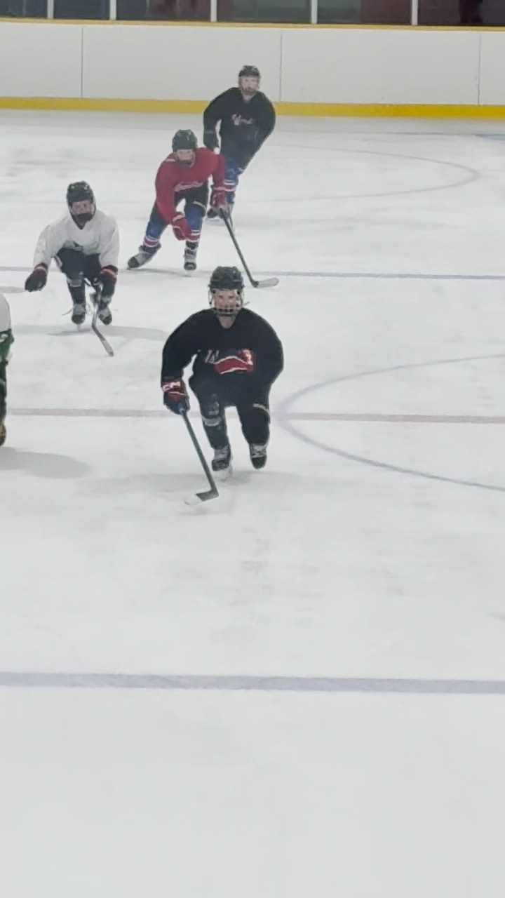 Peyton Mackenzie: Mastering Power Skating with Blue U14
