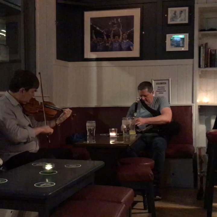 The Piper's Corner - The early musicians who were joined by others for a typical Irish session. - Pubs Near Me - Dublin, D