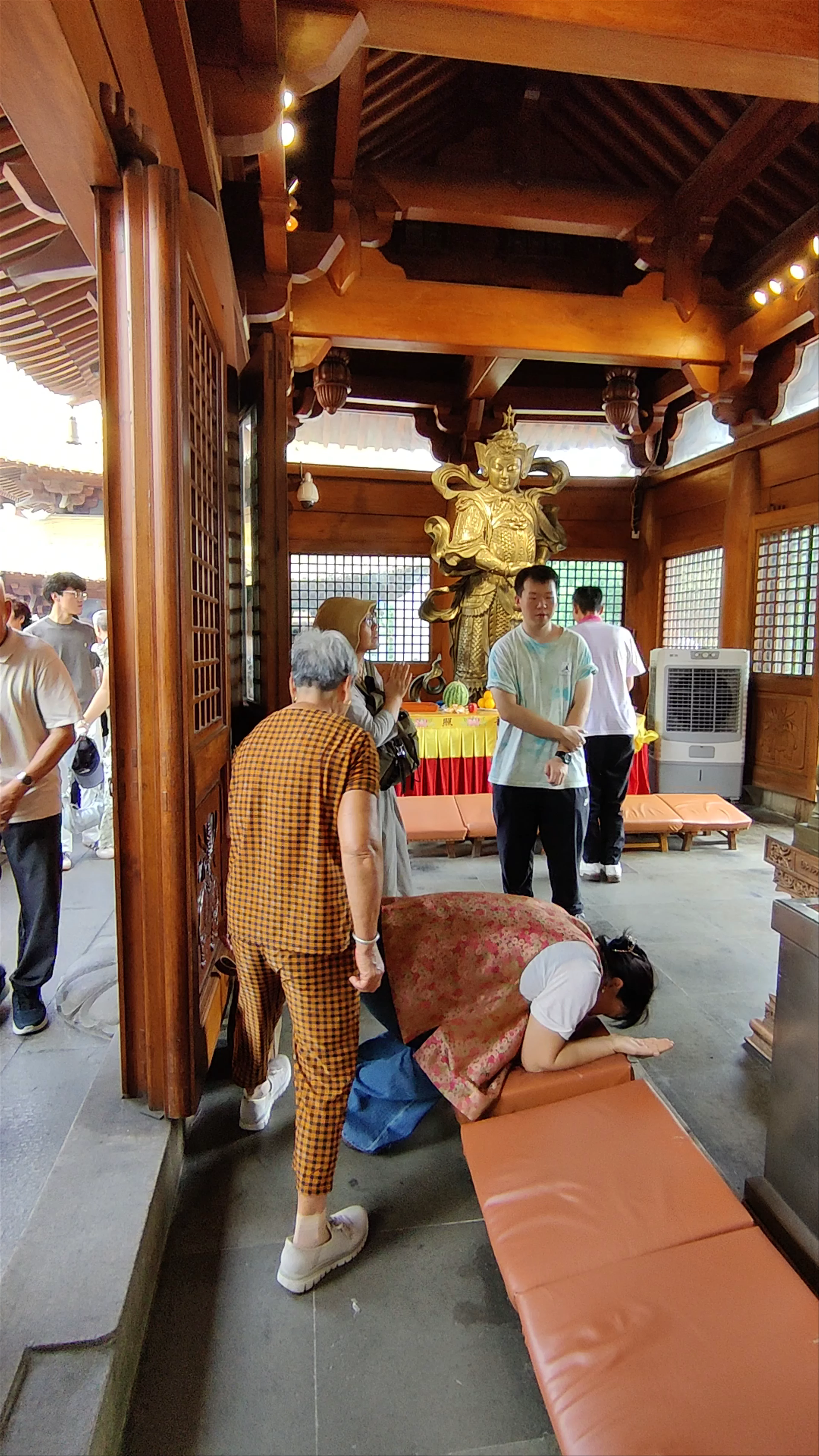 Jing'an Temple, Nanjing Road (W)