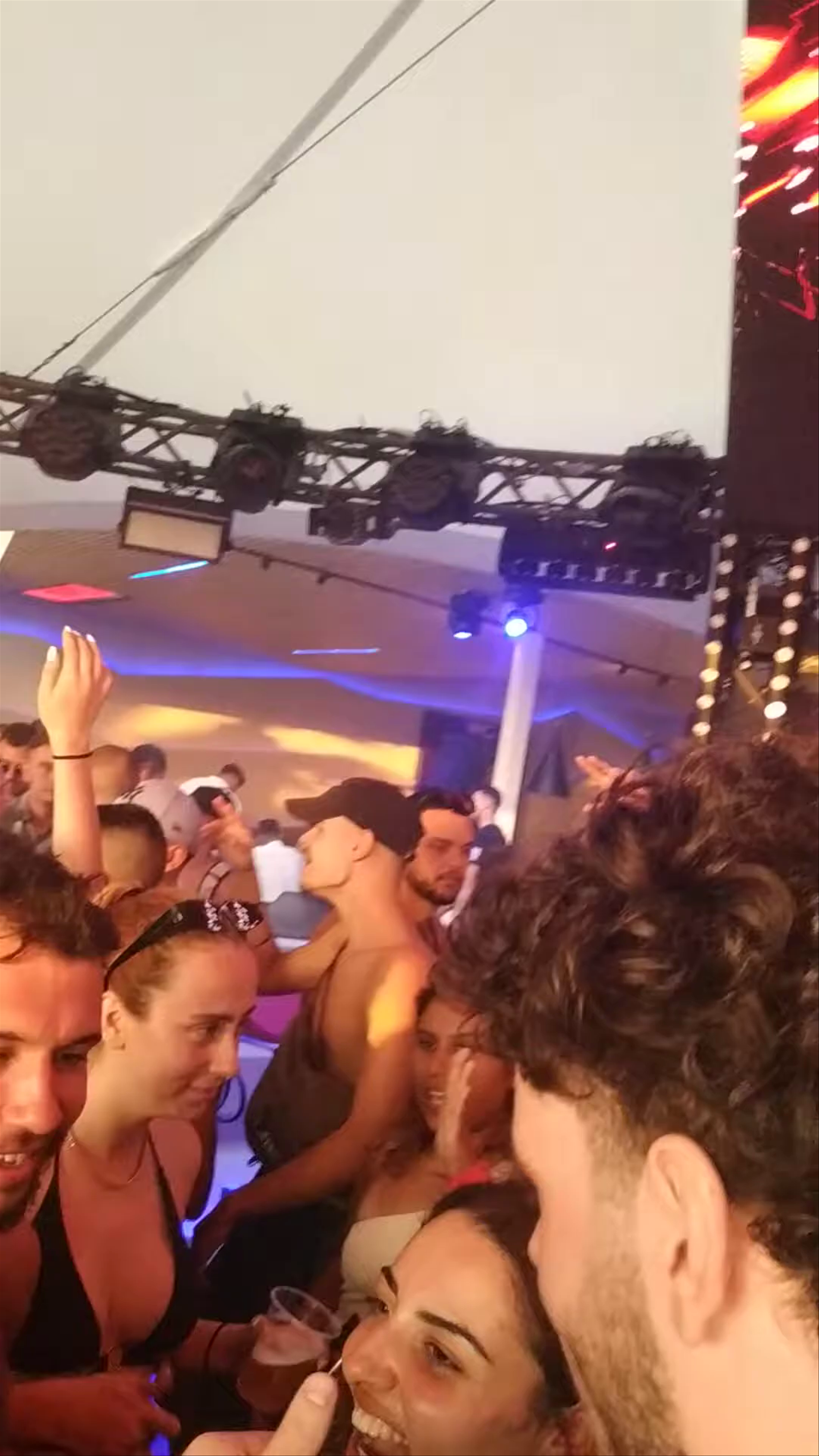 FarOut Beach Club