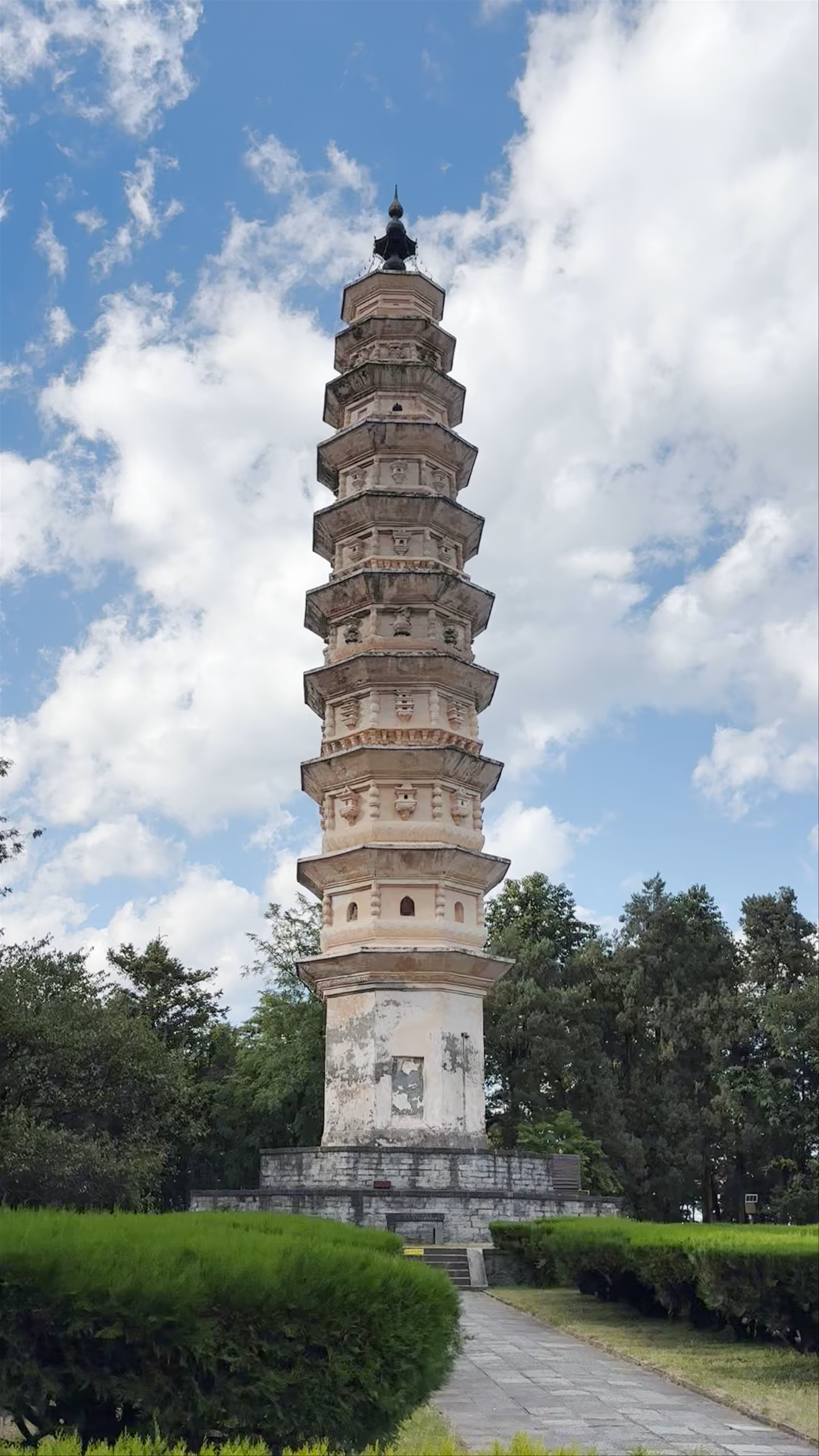 The Chongsheng Temple and the Three-Pagoda Antique Protect Management Office