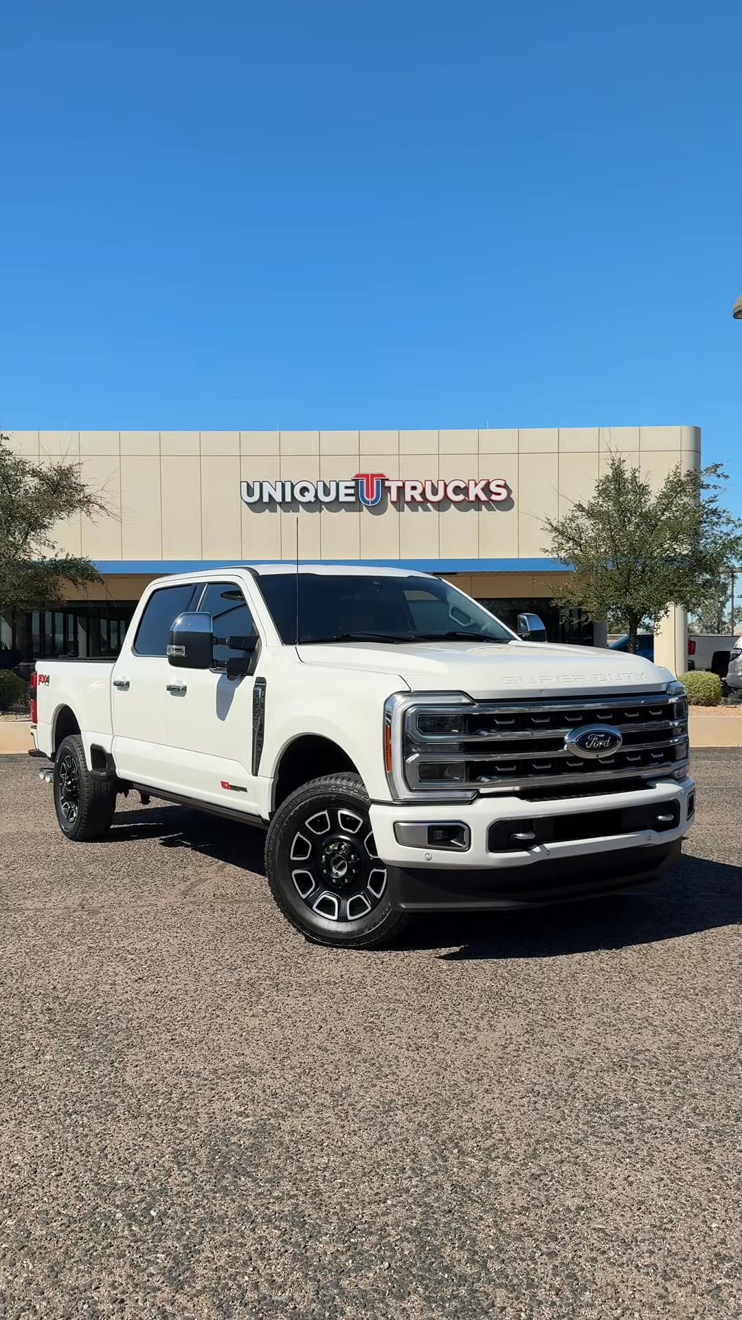 Unique Trucks - #C75143 - 2023 Ford F-350 Super Duty Platinum