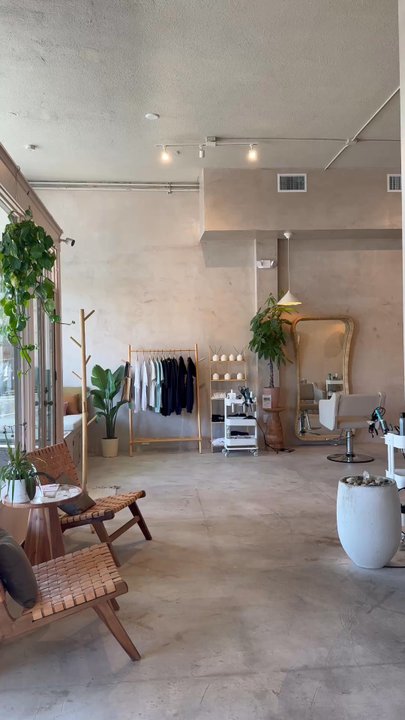 Scalp Sanctuary - Beautiful interior! - Blow Dry/Out Services Near Me - Pasadena, California