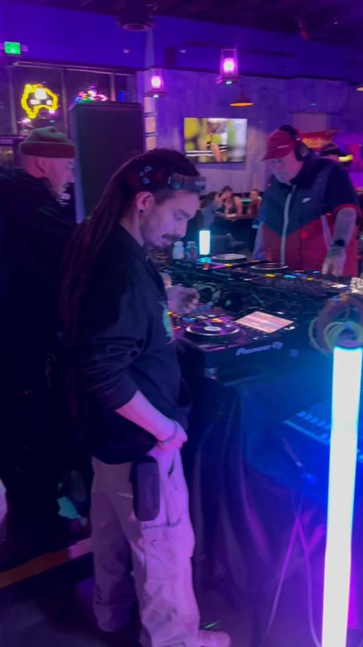 Boomerang's Down Under Bar - Bonkers DJ night was amazing! LOVED the vibe here (dance or chill). The service was spot on & the food was pretty decent! Amazing nachos! - Bars Near Me - Salt Lake City, Utah