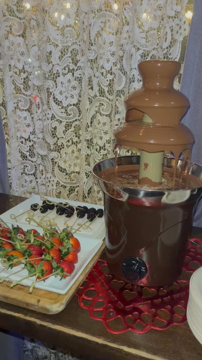 School House Pub - Chocolate fountain with berries - Pubs Near Me - Austin, Texas