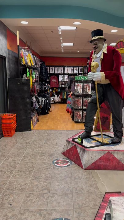 Spirit Halloween - Costumes Near Me - Paramus, New Jersey