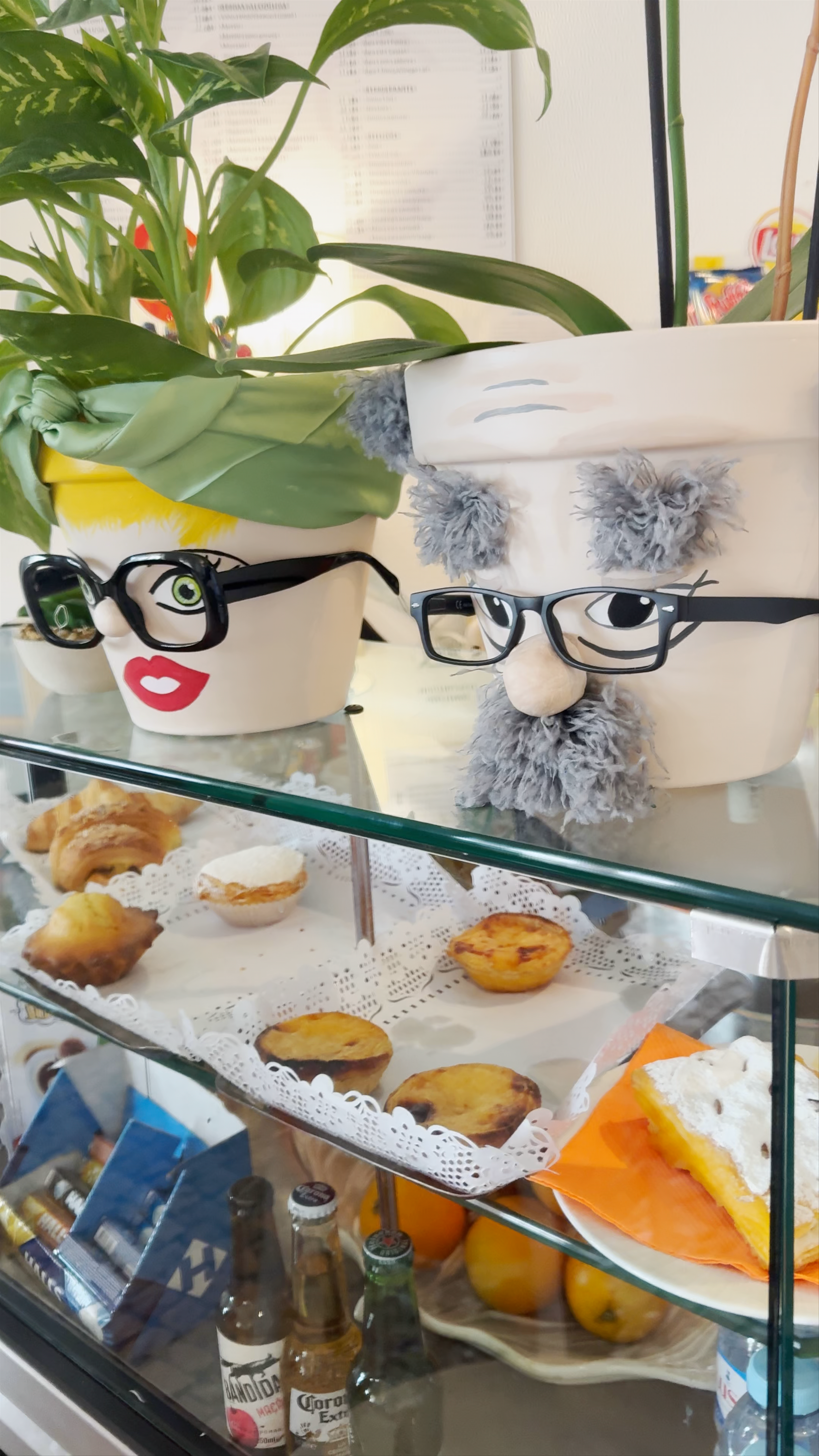 Charming Café Moments at Cafetaria CC in Setúbal, Portugal