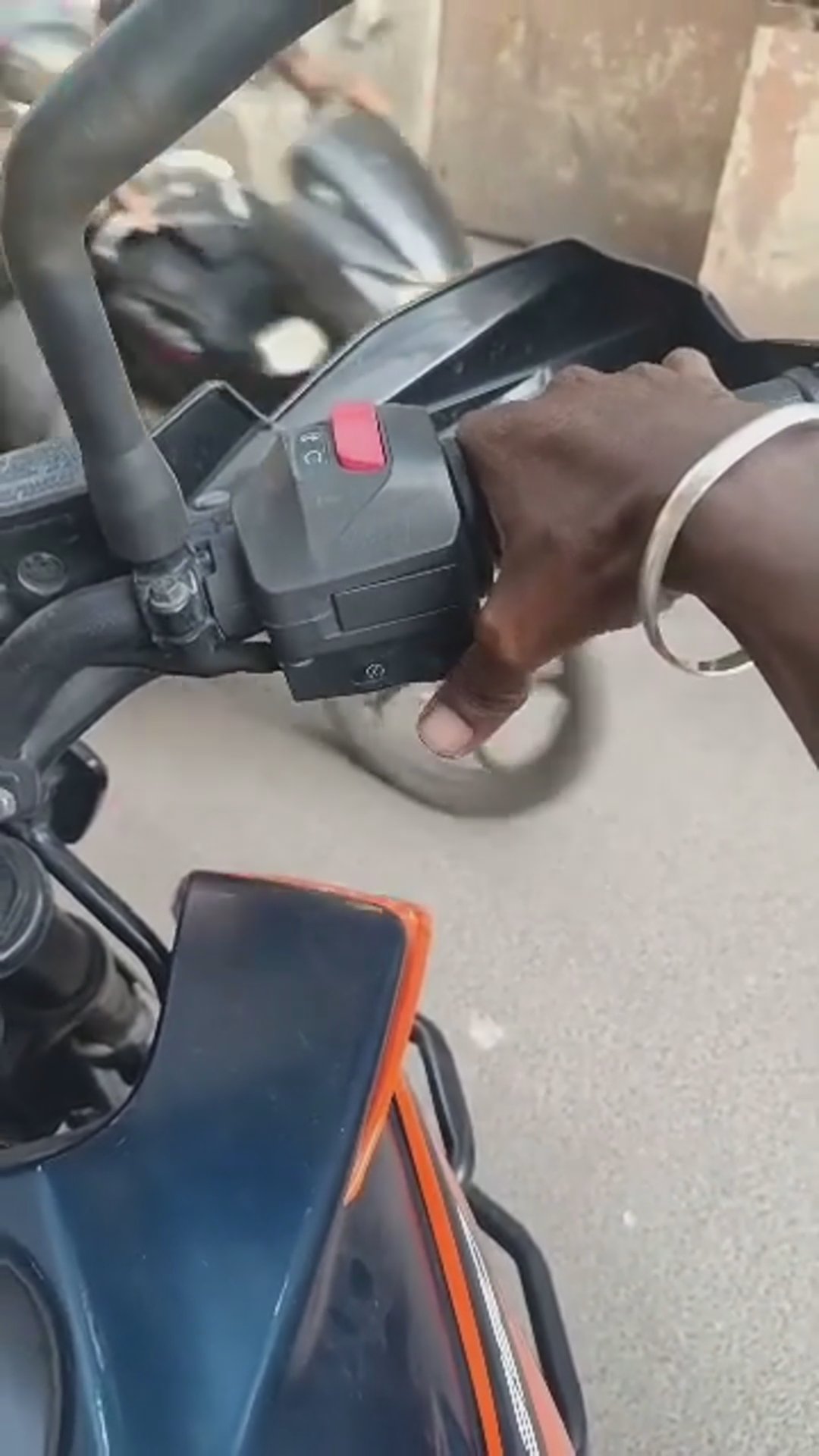 Walk-around video thumbnail