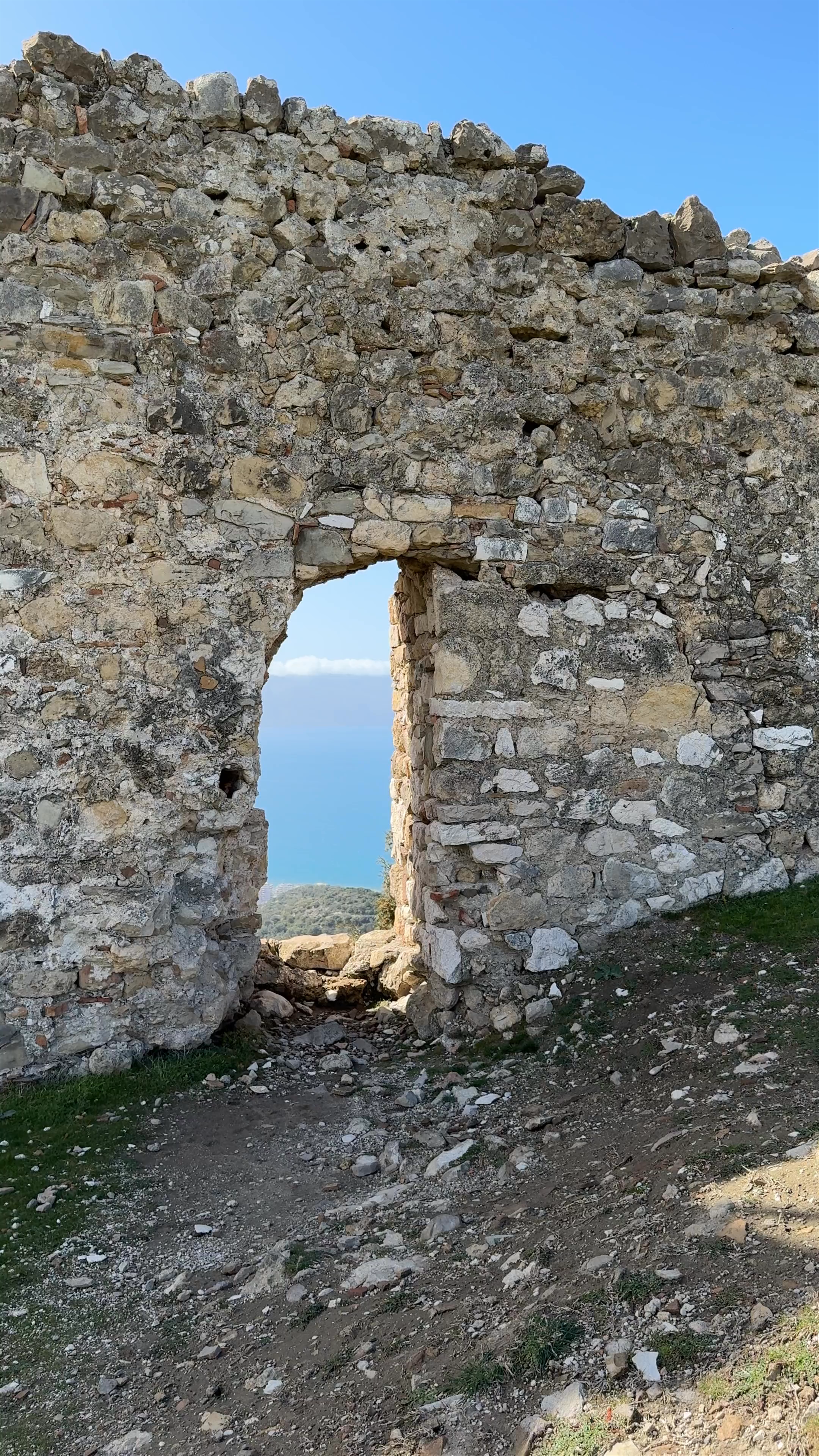 Kanina Castle: Discover the Historic Ruins Overlooking Albania’s Stunning Landscape