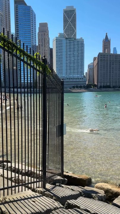 Ohio Street Beach - Beaches Near Me - Chicago, Illinois