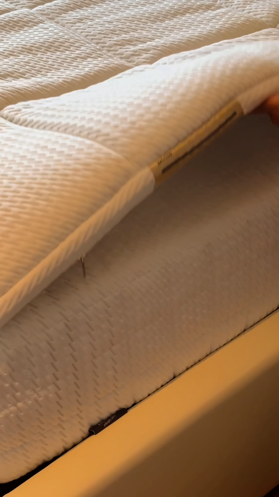 here’s-your-sign-to-deep-clean-your-bed-mattress!!-