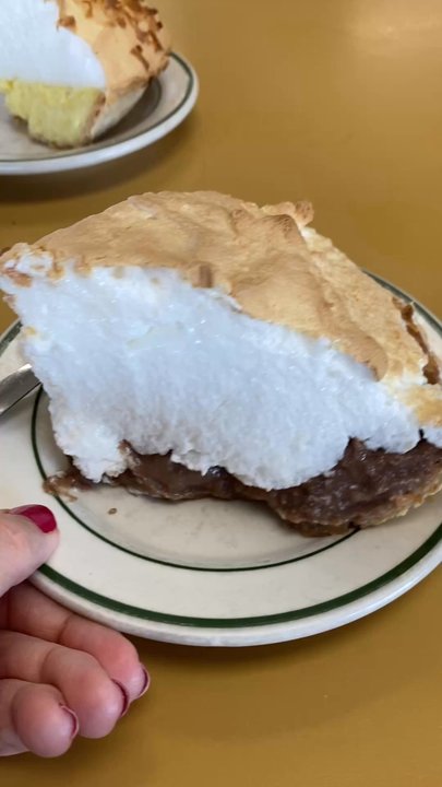 Lea's Lunchroom - Meringue - Southern Near Me - Lecompte, Louisiana