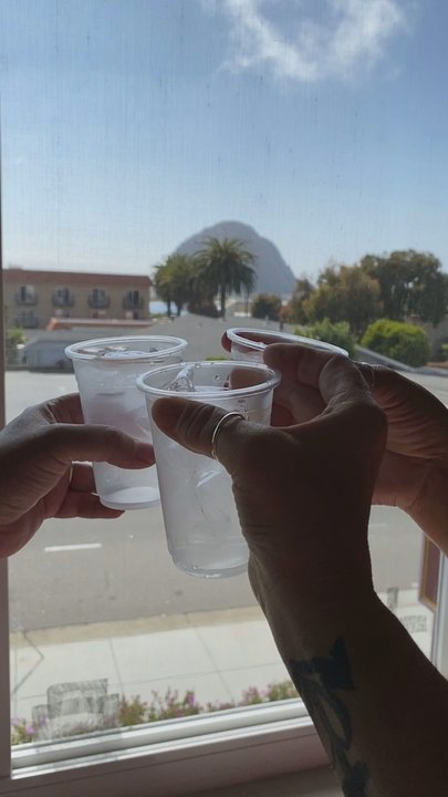 Morro Crest Inn - Cheers! - Hotels Near Me - Morro Bay, California