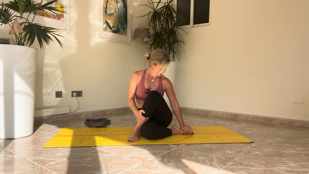 Bring in the light - a gentle flow to leave you feeling light & open.