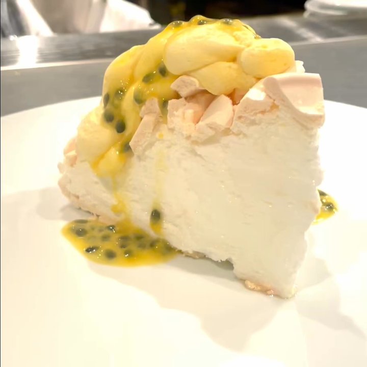 Monarque - Pavlova - Brasseries Near Me - Montreal, Quebec