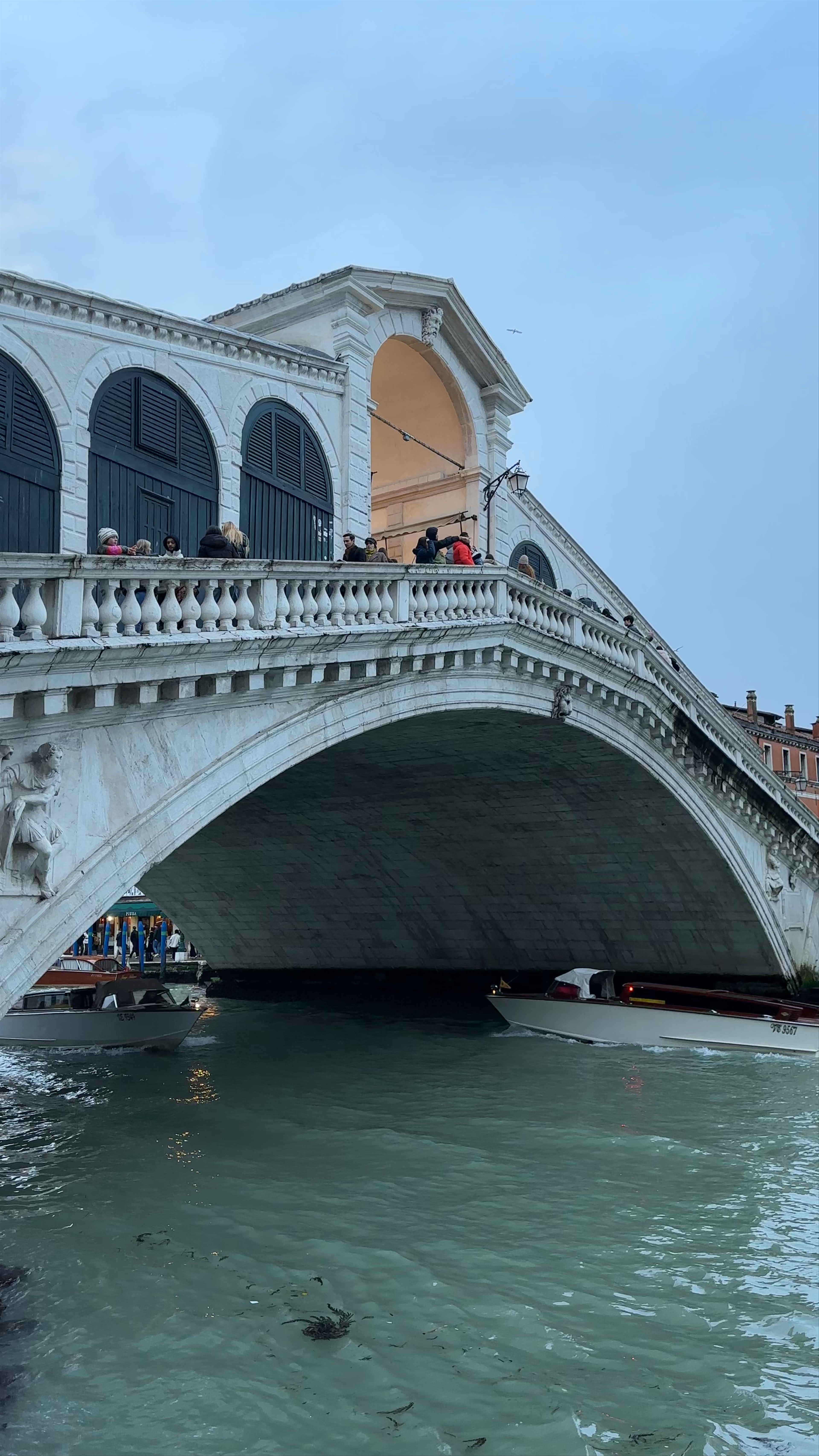 Rialto Bridge: Venice's Iconic Waterway Landmark