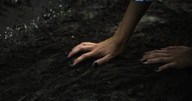 Grabbing soil