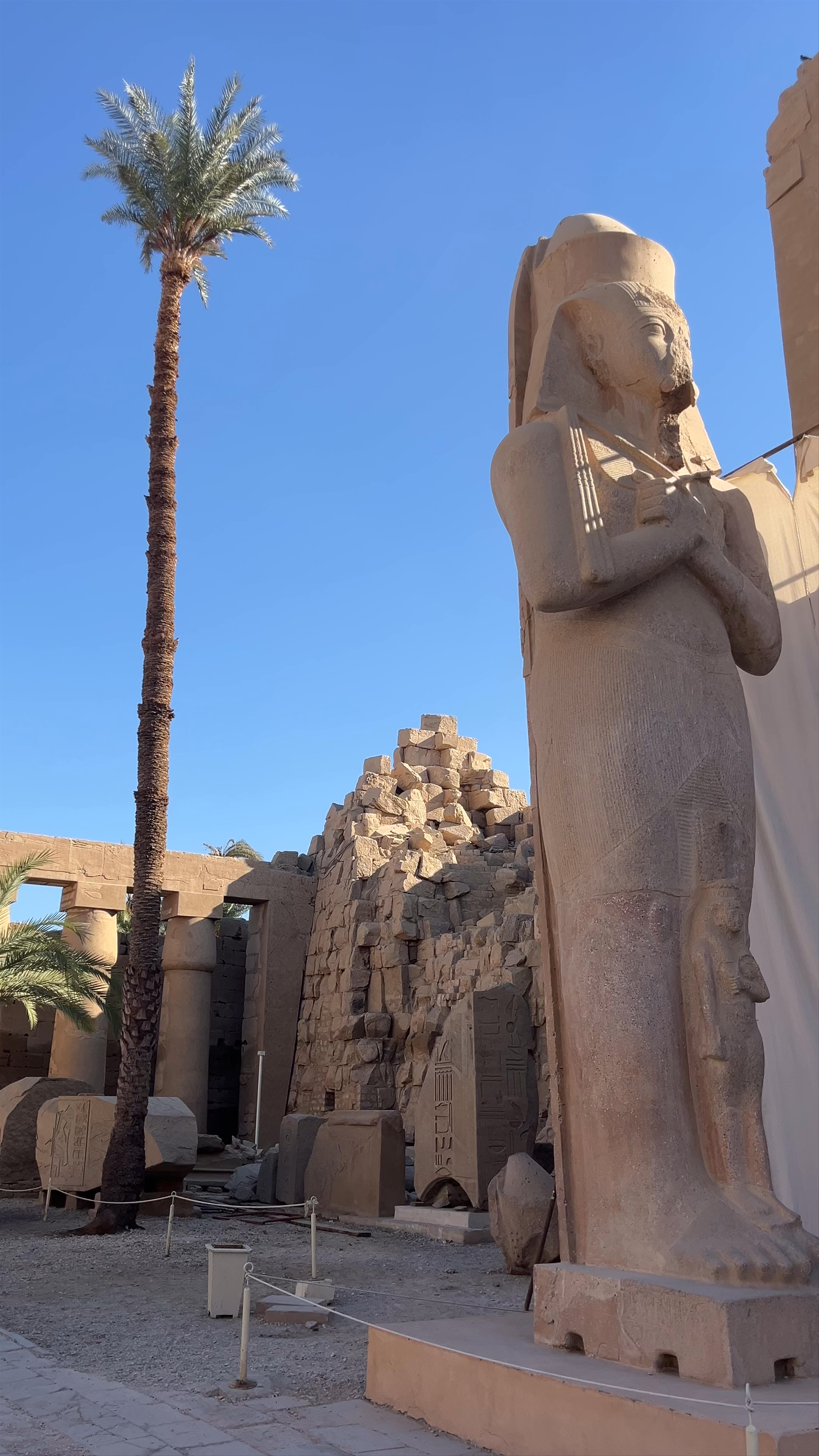 Statue of Ramses II with Nefretari