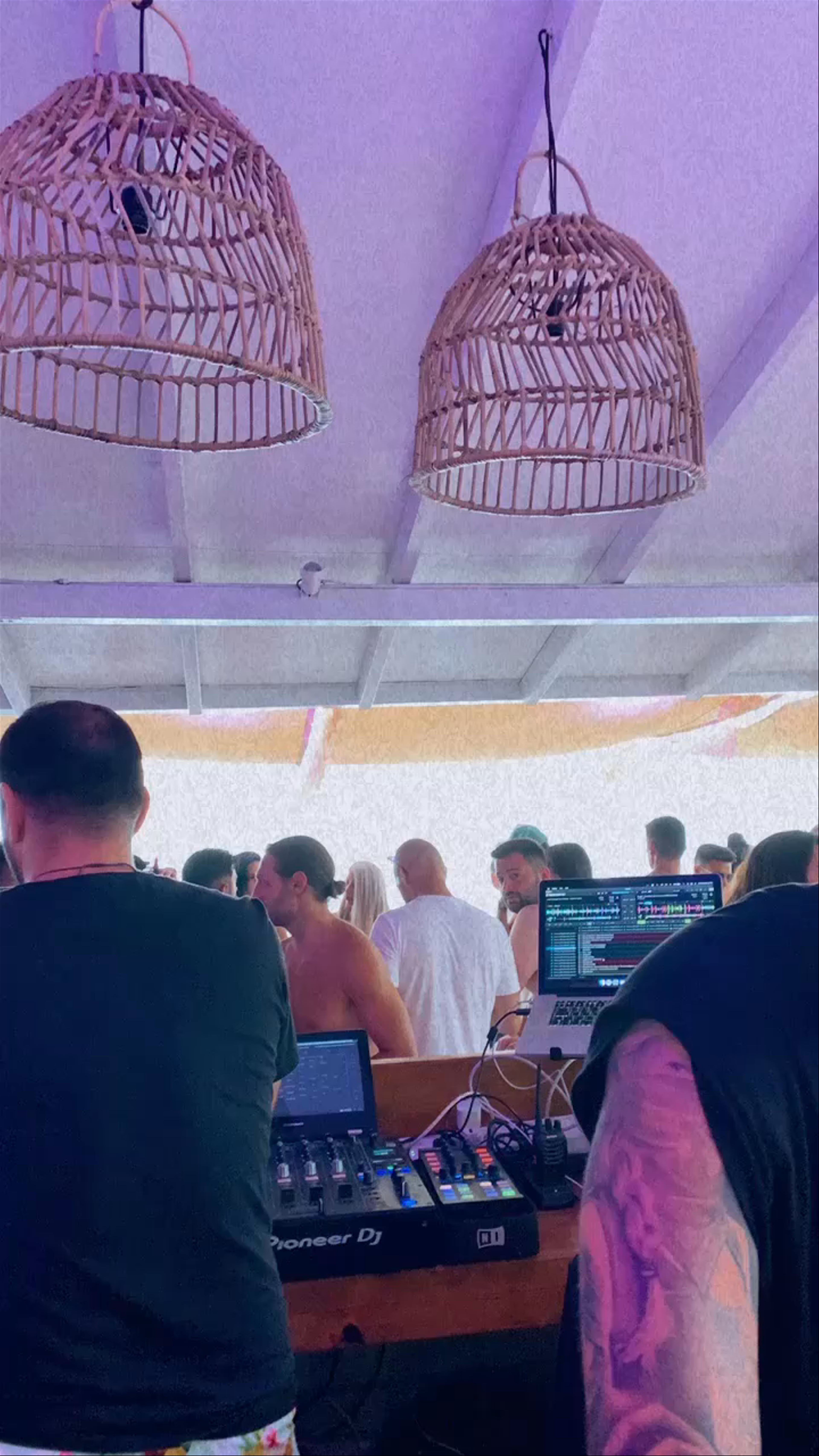 Leuki Ammos Beach Bar: Ultimate Summer Vibes in Paliouri, Chalkidiki