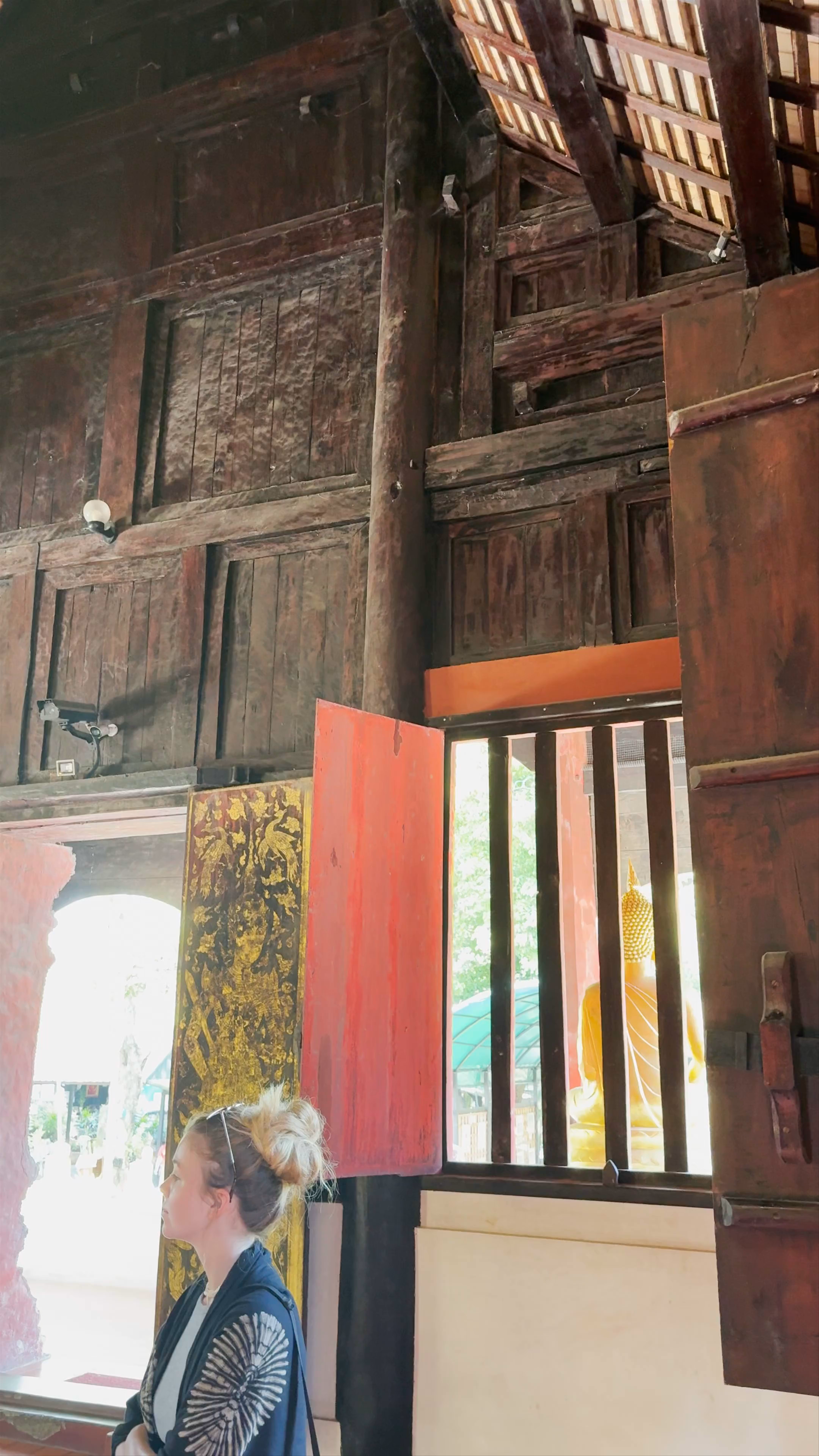 Phra Wihan Lai Kham พระวิหารลายคำ