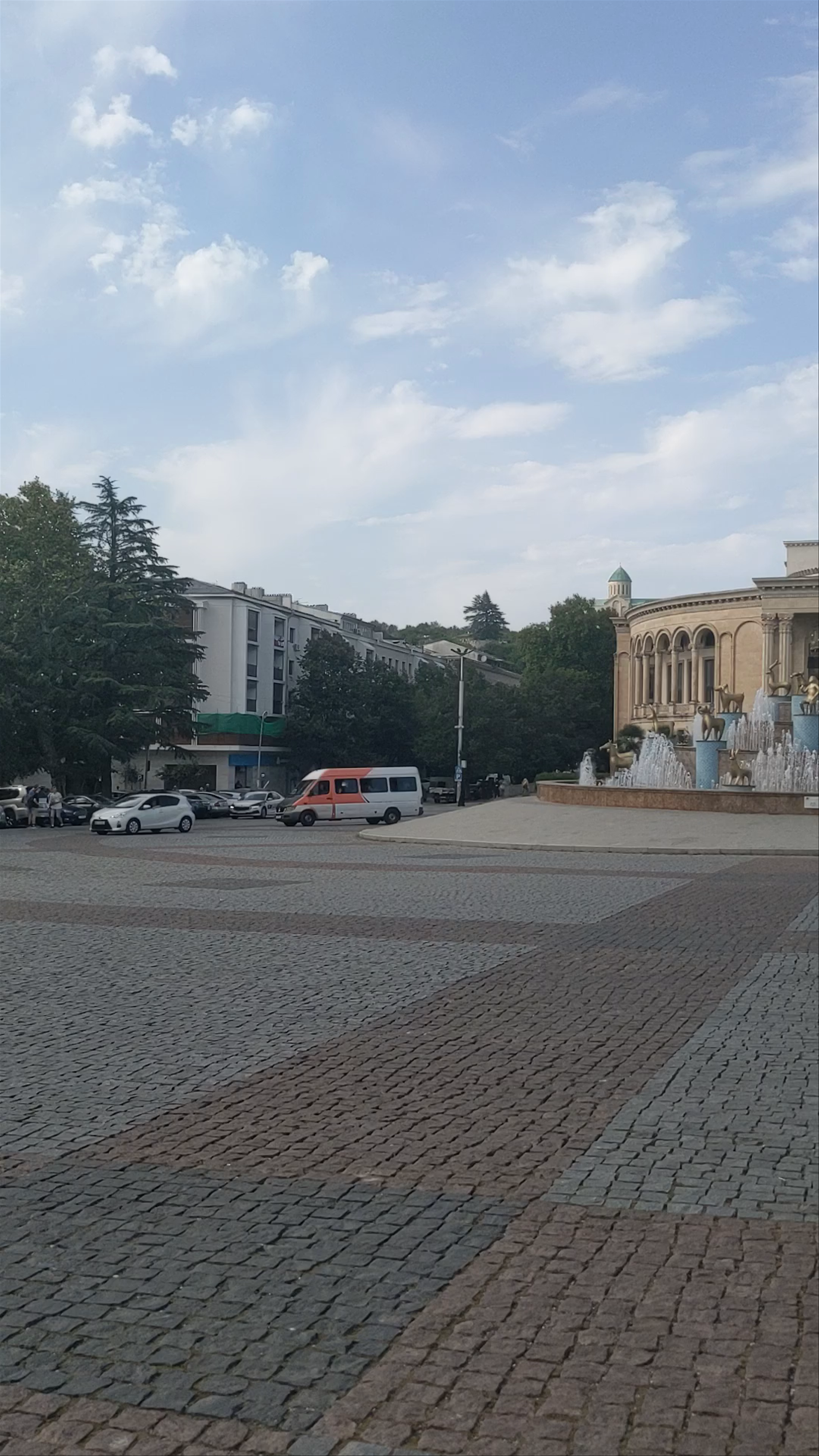 Colchis Fountain: Majestic Landmark in Kutaisi, Georgia
