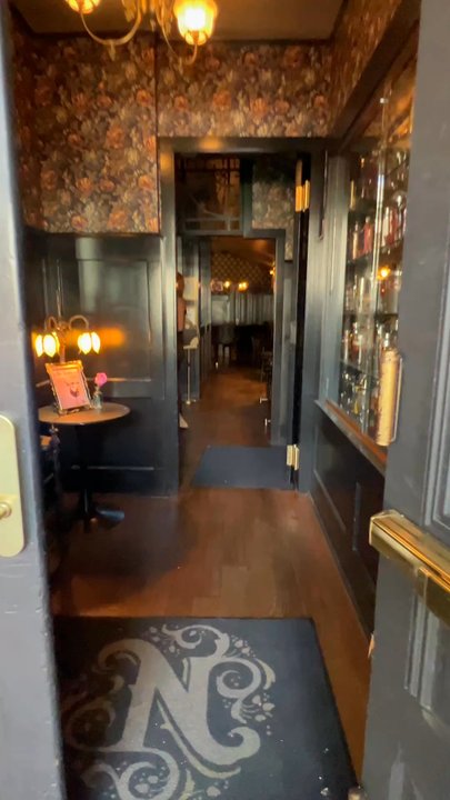 Lola - Entering the restaurant - American Near Me - Nevada City, California
