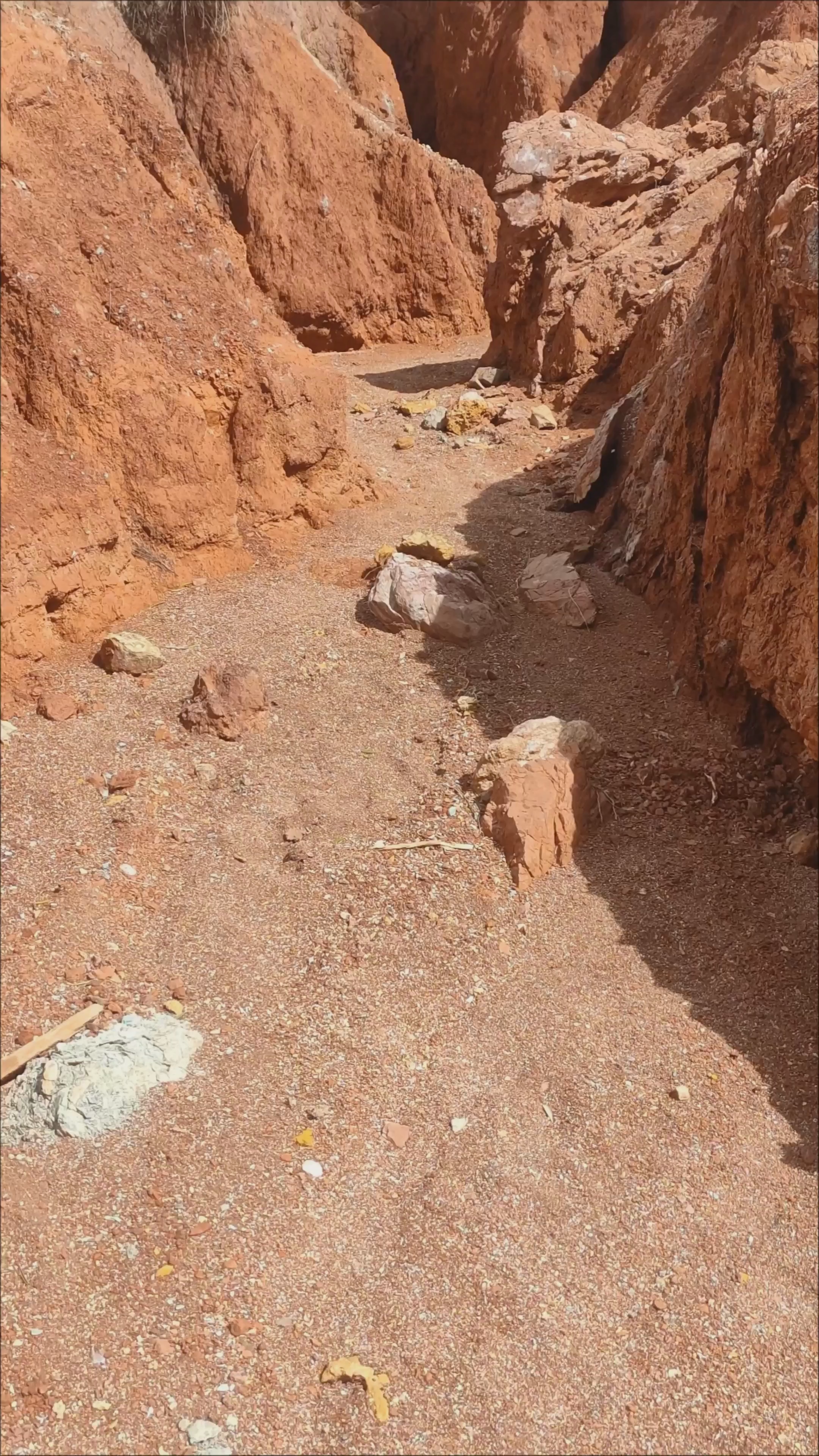 Laguna Margas Rojas: Striking Red Canyon Trails in Ulea, Spain