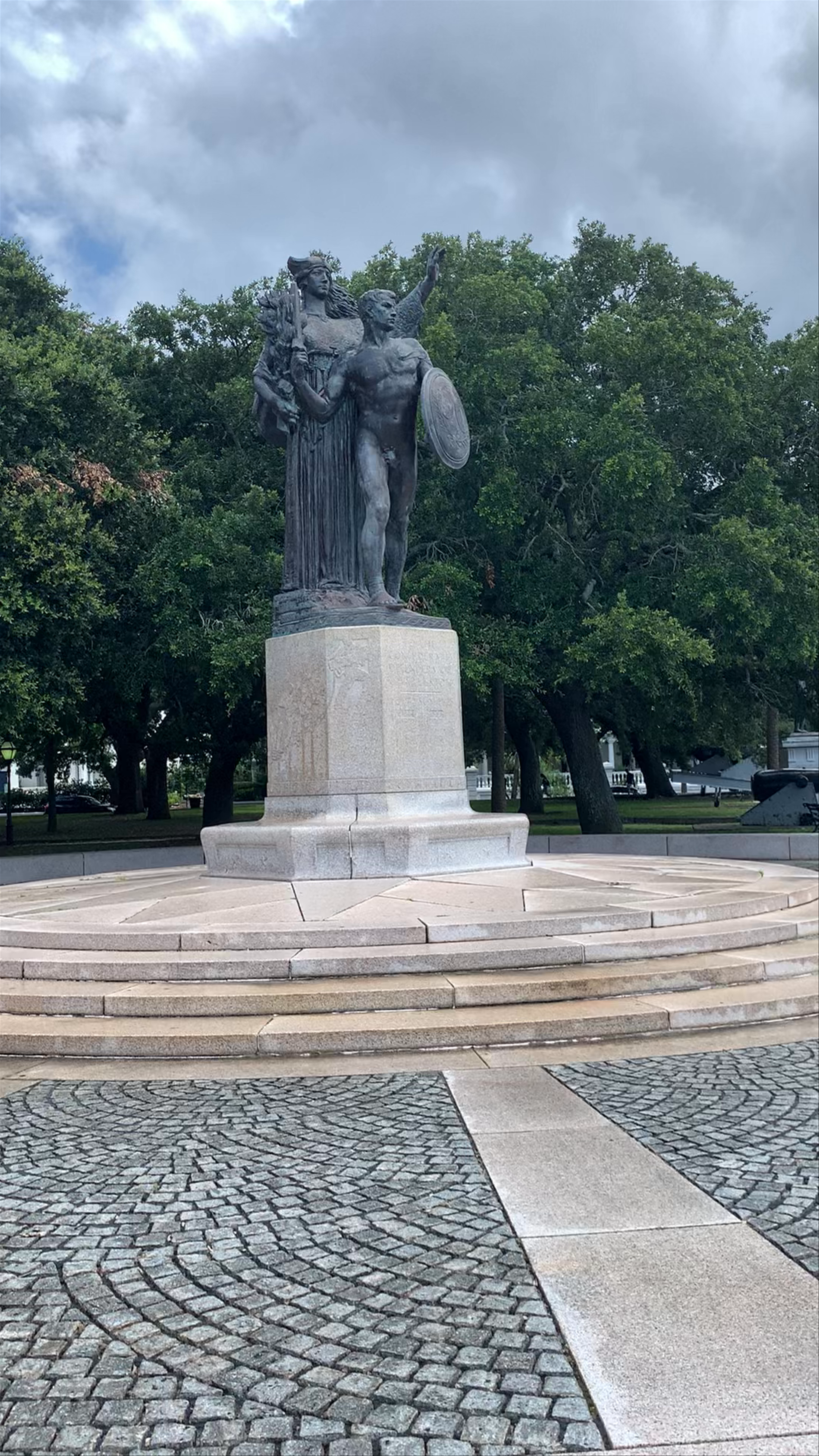 White Point Gardens Statue and Waterfront Walk in Charleston