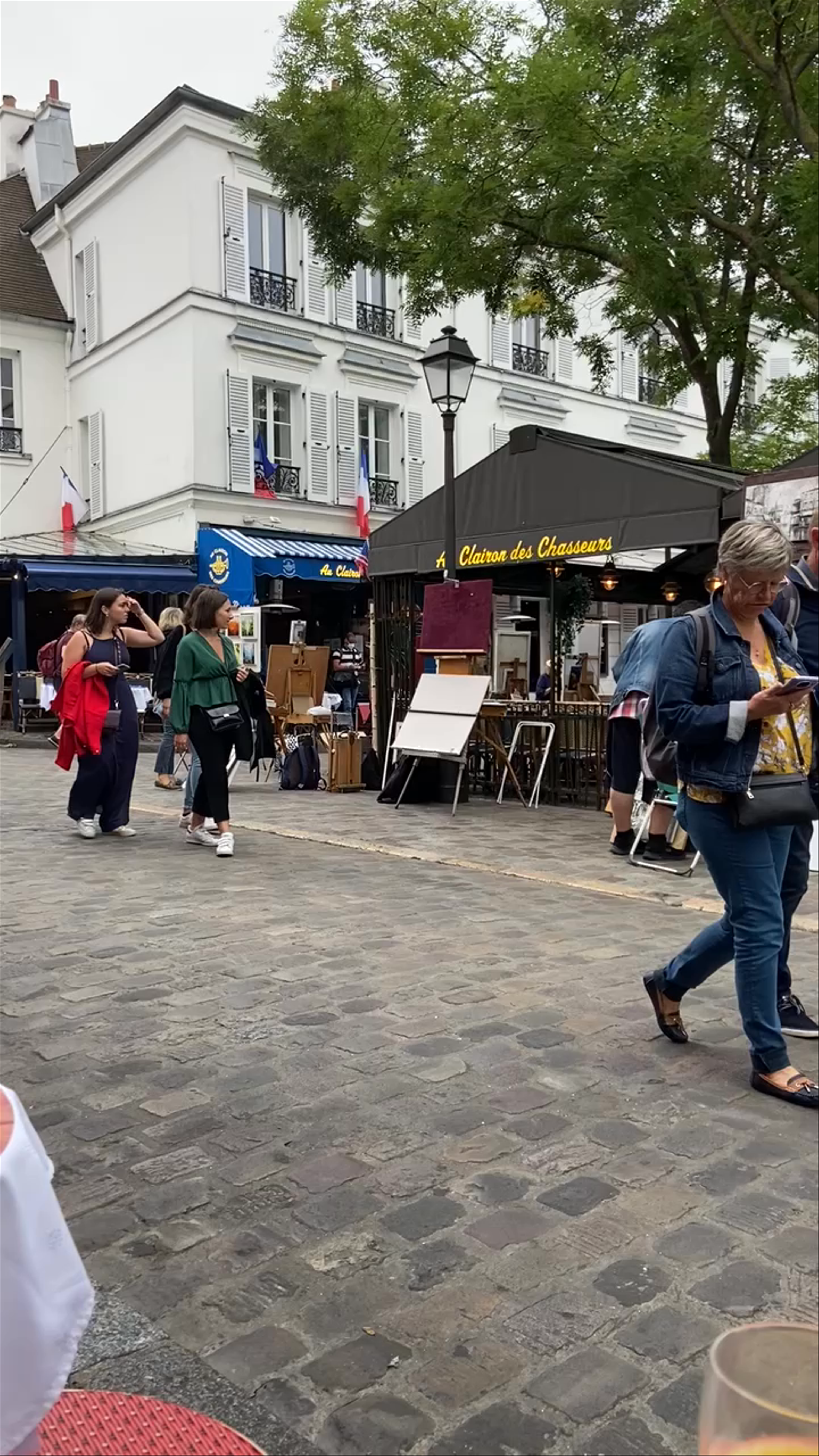 Au Cadet de Gascogne: Charming Parisian Dining at Place du Tertre