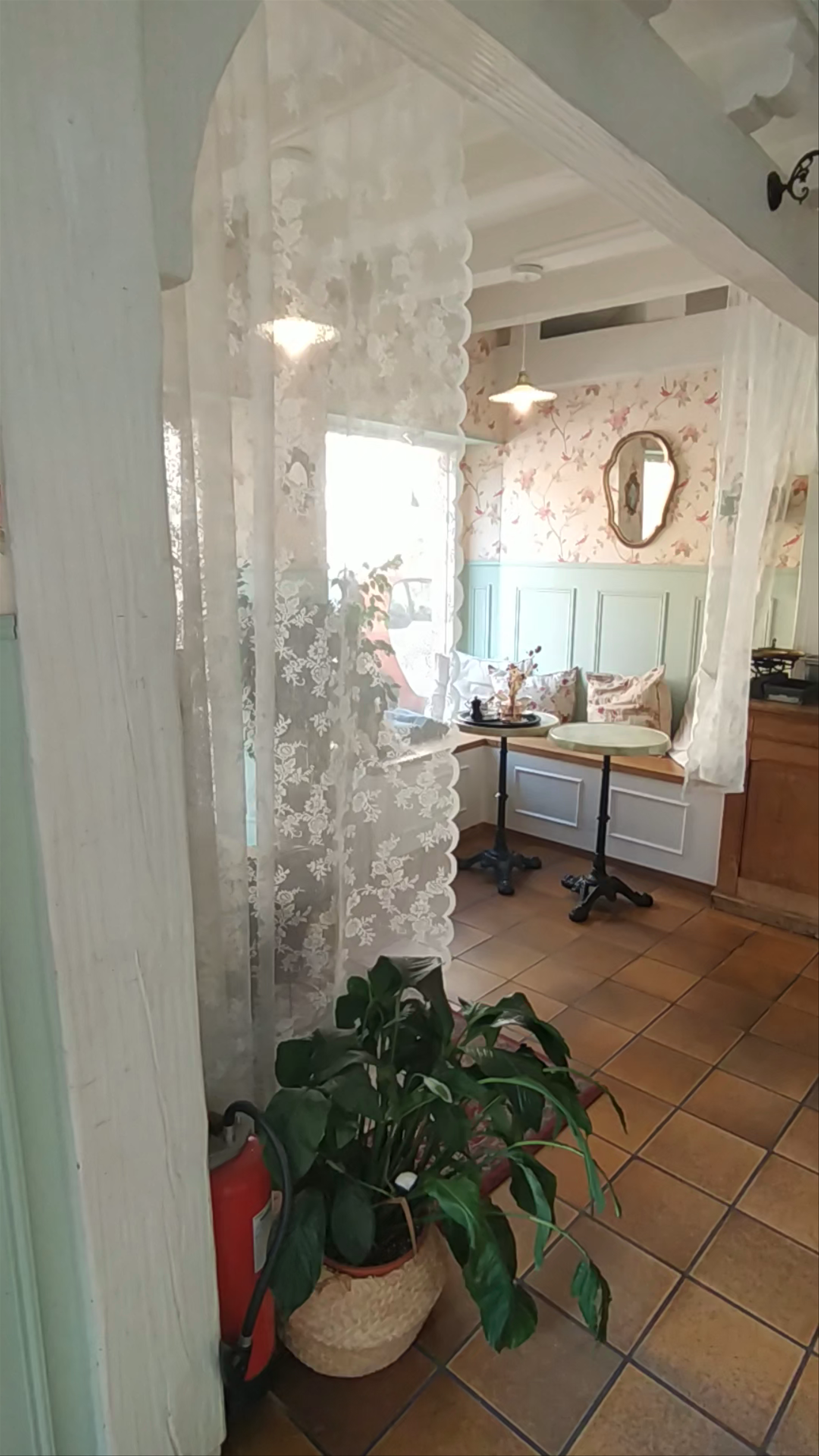 L'Artémise: Cozy French Café Charm in Colmar