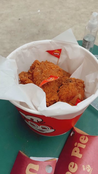 Jollibee - Bucket Treat B - Fast Food Near Me - New York, New York