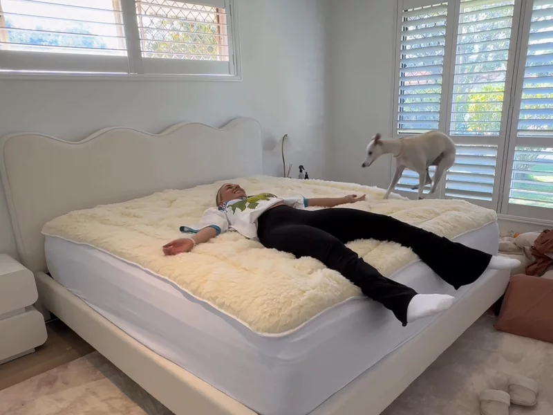 UGC video for Minijumbuk's mattress topper