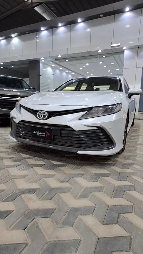 تويوتا كامري LE 2024