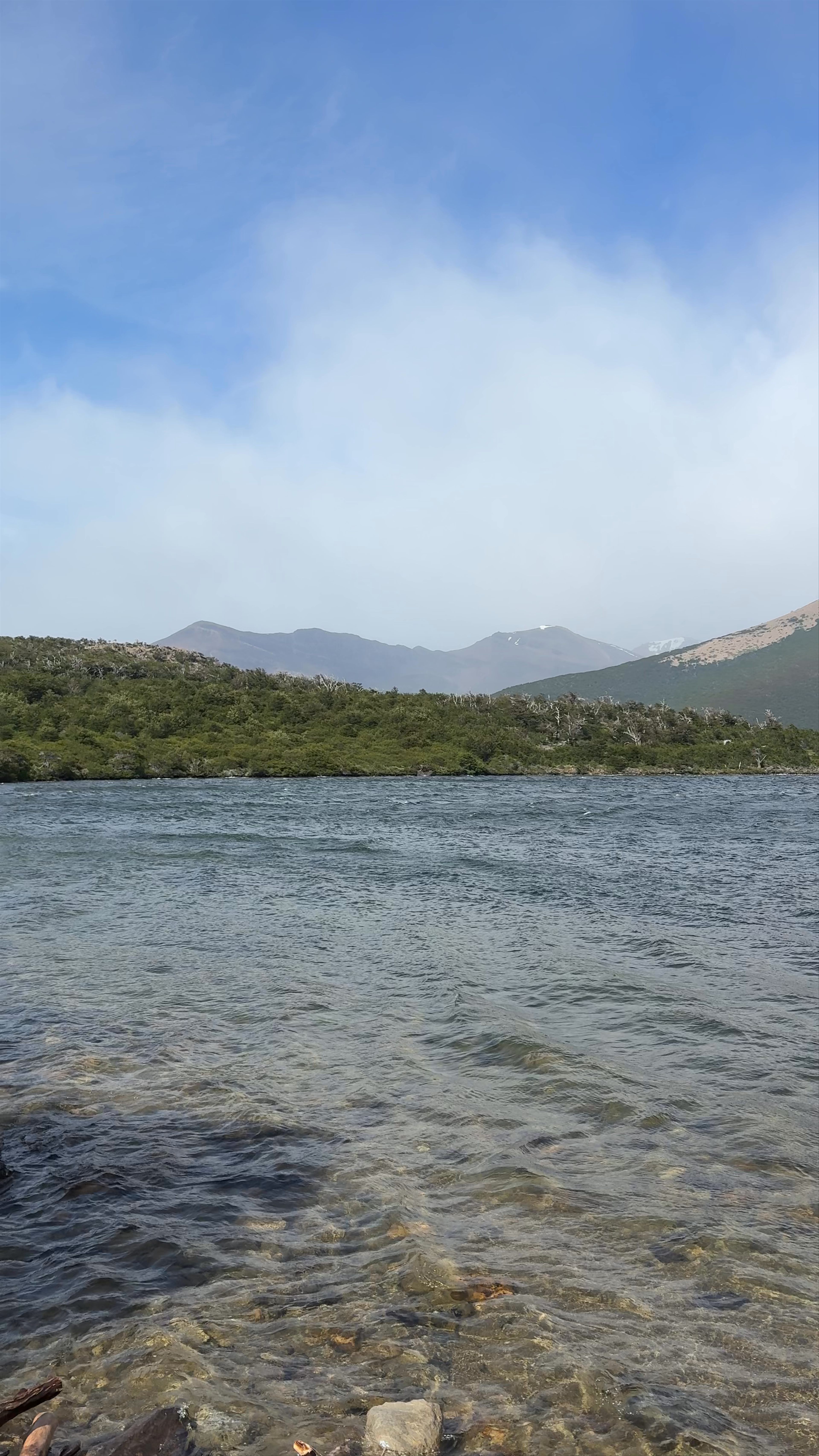 Mirador Laguna Capri: Serene Mountain Lake Views in El Chaltén