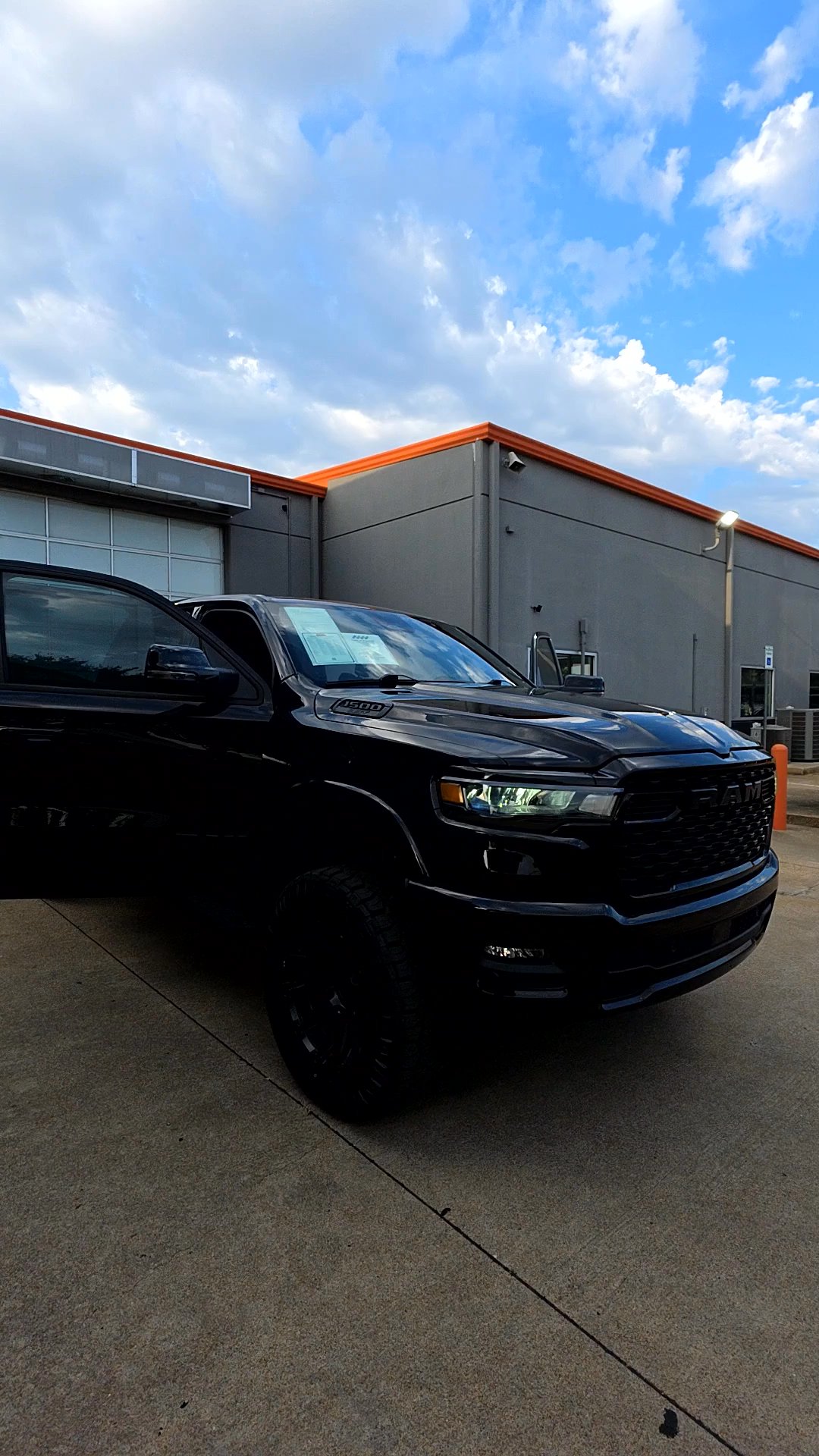 Lifted Trucks - #TX11138 - 2025 Ram 1500 Big Horn Crew Cab