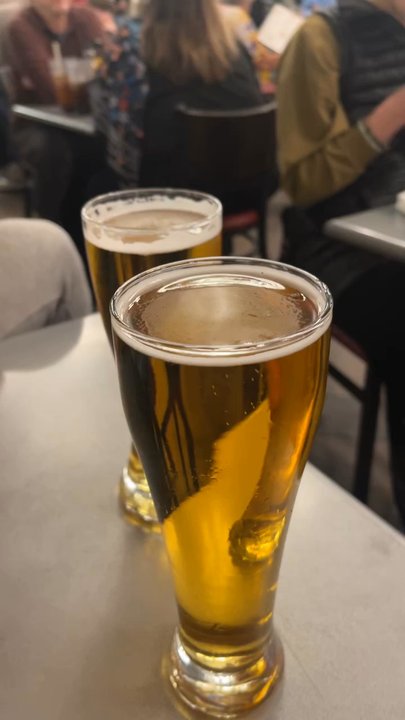 Village Pub - Stella Artois 20 oz - Pubs Near Me - Seattle, Washington
