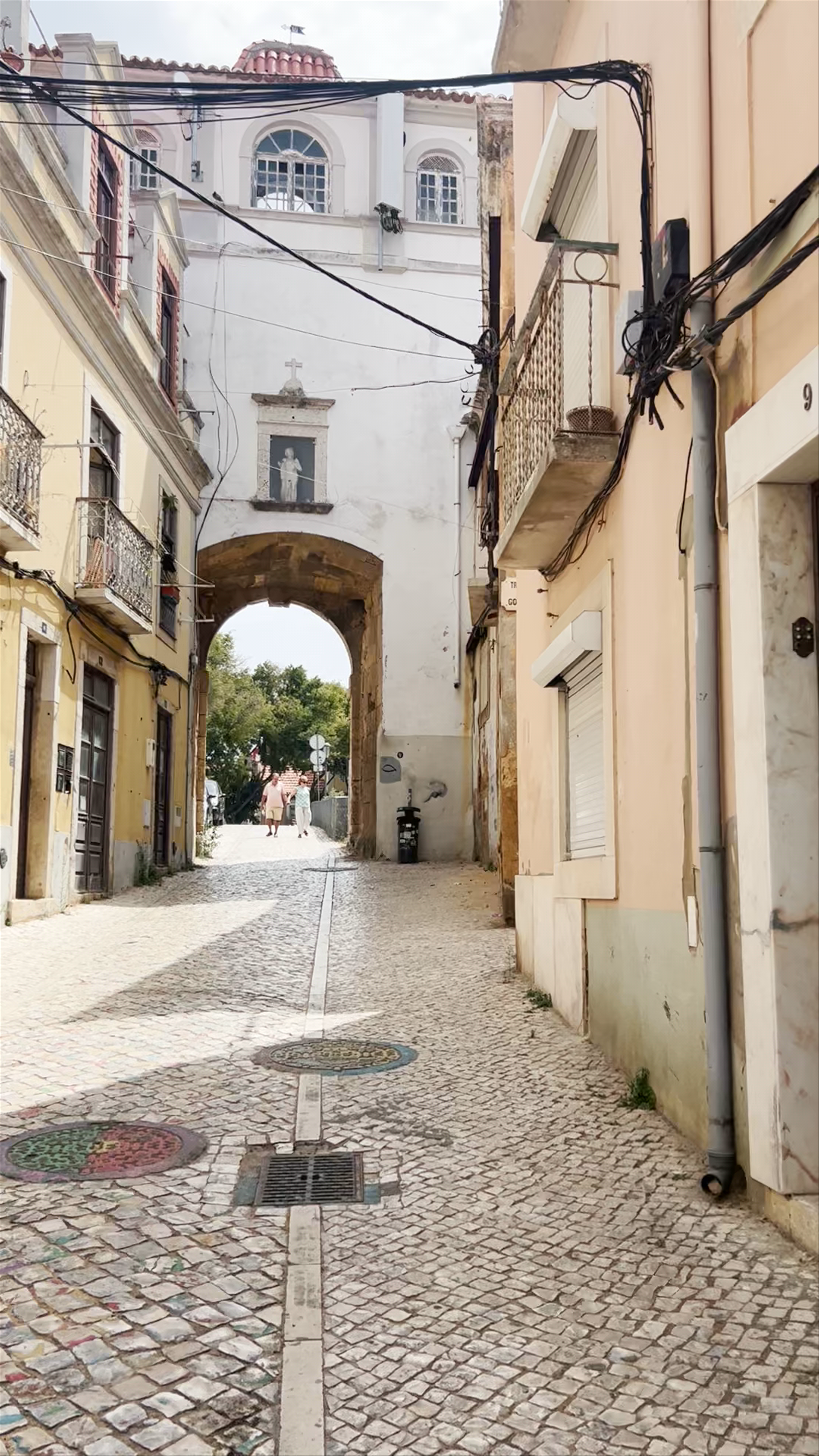 Arco São Sebastião: A Historic Gateway in Setúbal, Portugal