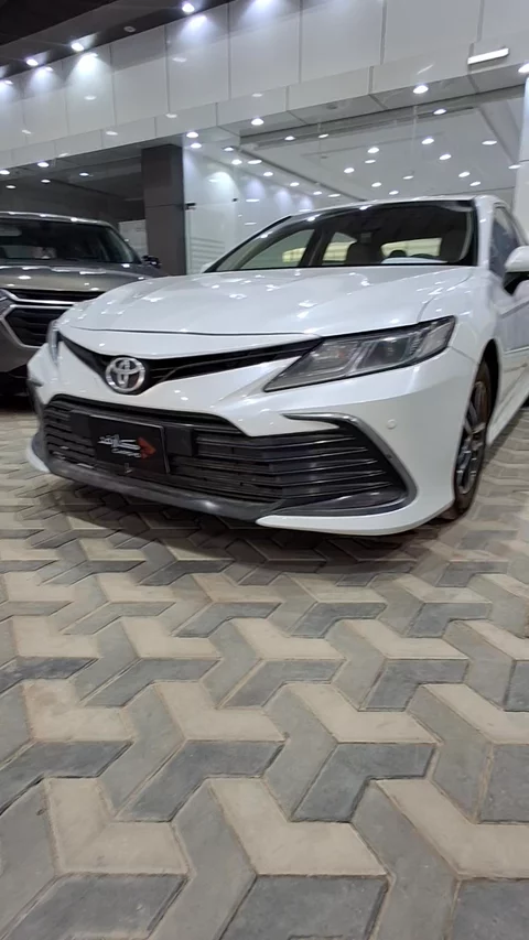 تويوتا كامري LE 2023